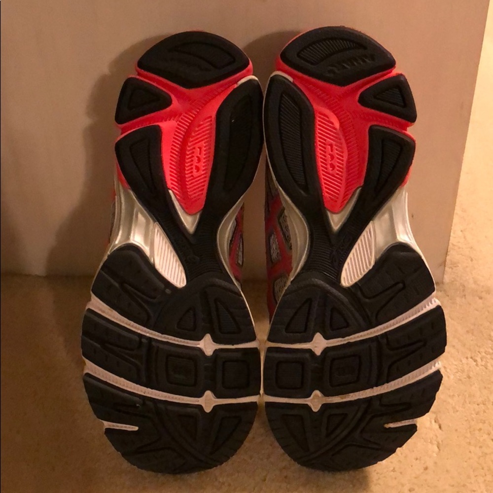 ASICS - Picture 3 of 3